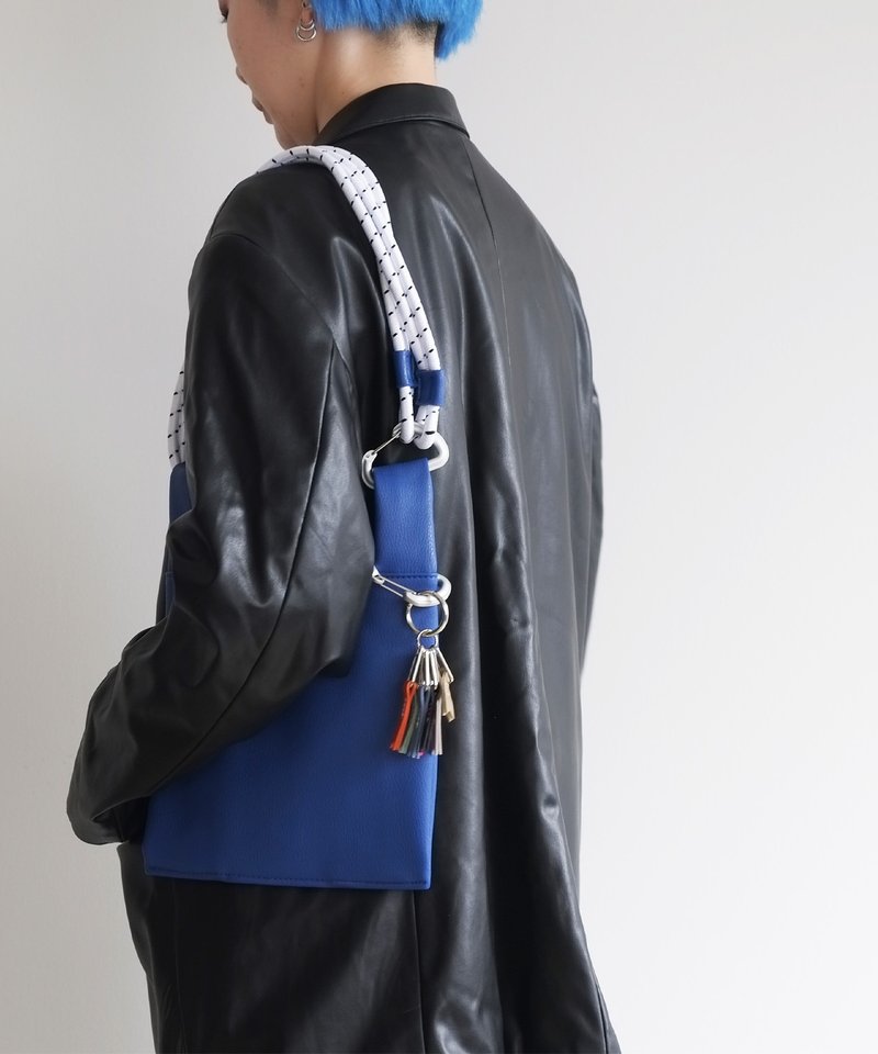 code 2way shoulder (C23004) - 侧背包/斜挎包 - 人造皮革 多色