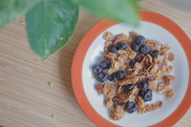 蓝莓桂花脆脆燕麦片 - 谷物麦片 - 新鲜食材 蓝色