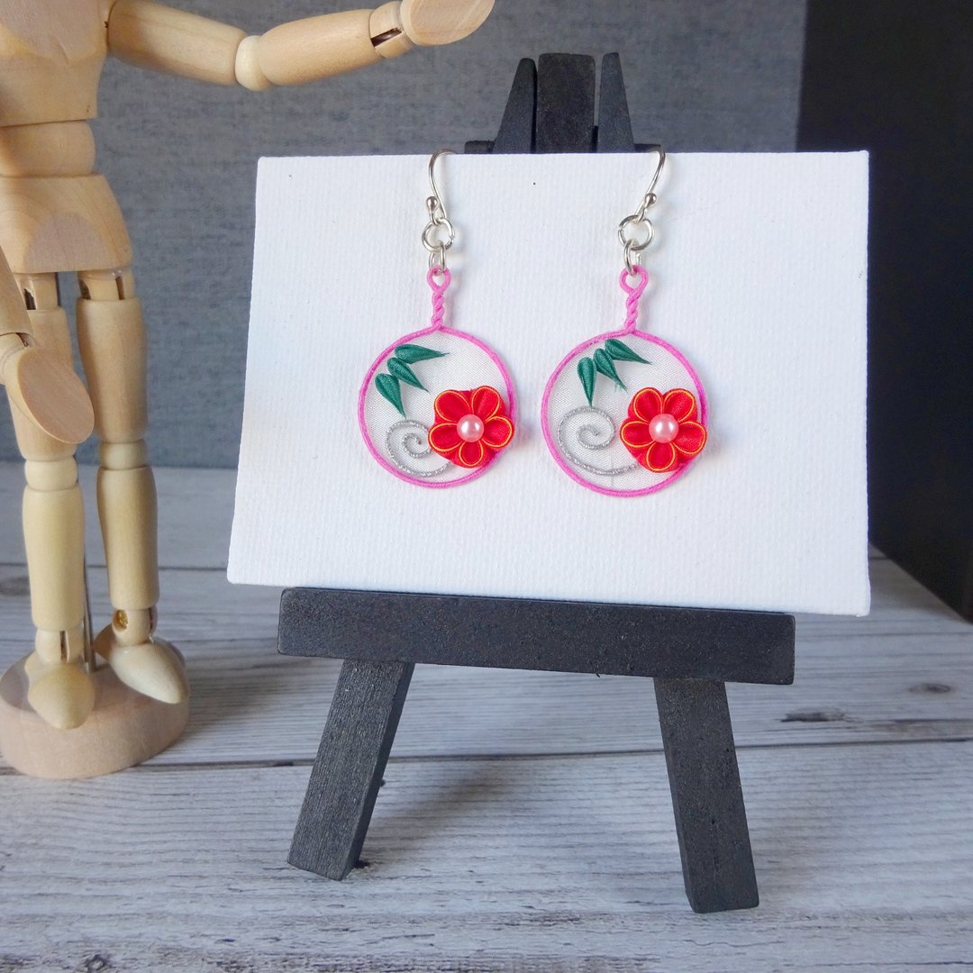 Fuchsia Tsumami zaiku flower and bamboo earring - 耳环/耳夹 - 丝．绢 橘色