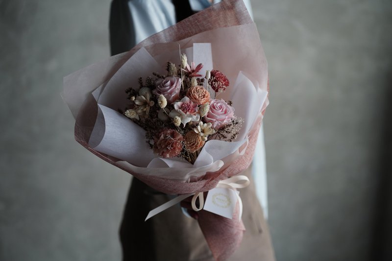 少女粉色永生玫瑰花束 - 干燥花/捧花 - 植物．花 粉红色