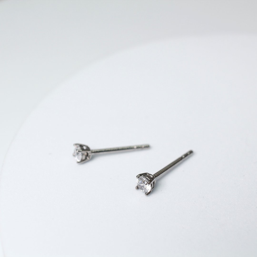 【SWS饰品】八心八箭锆石耳环。多尺寸。纯银耳环 - 耳环/耳夹 - 纯银 白色