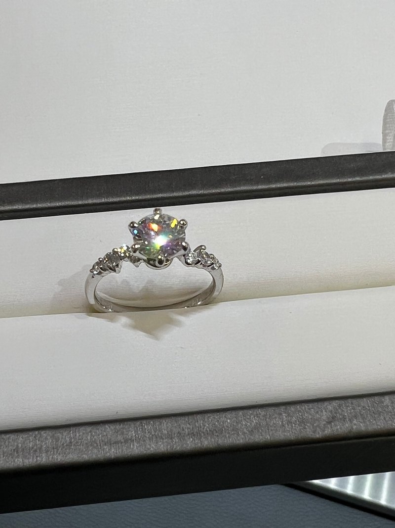 R1SP3960 戒指Pt950 1克拉培育钻戒 - 戒指 - 贵金属 银色