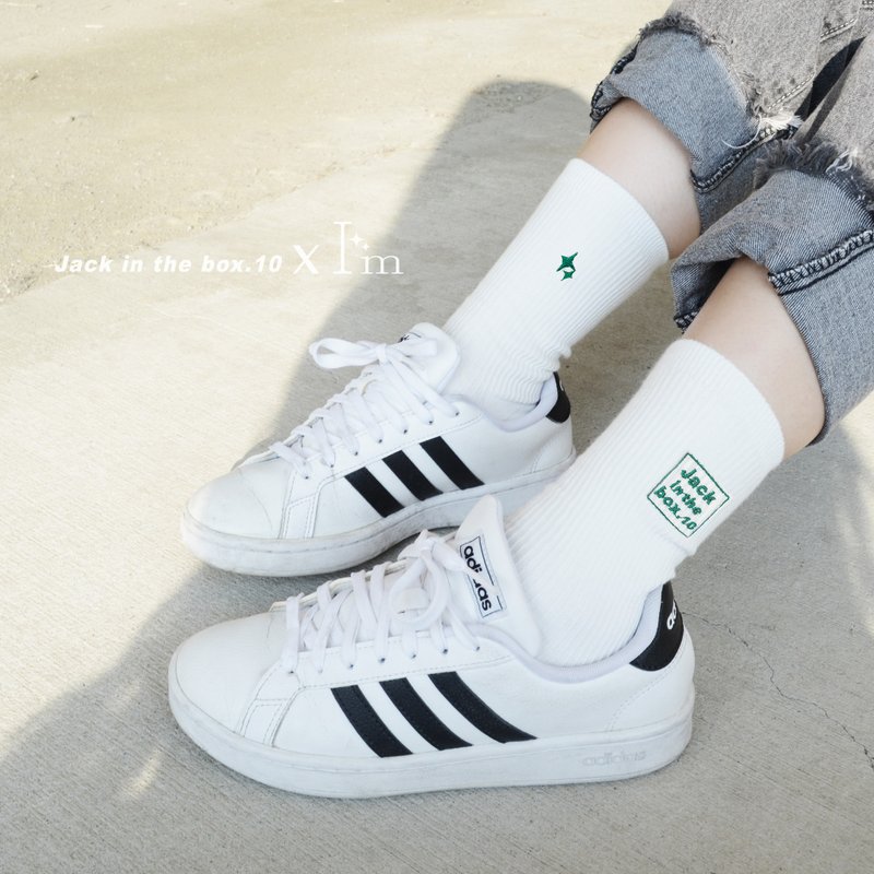 买一双当两双穿的袜子 联名logo双面刺绣白袜 - 袜子 - 棉．麻 