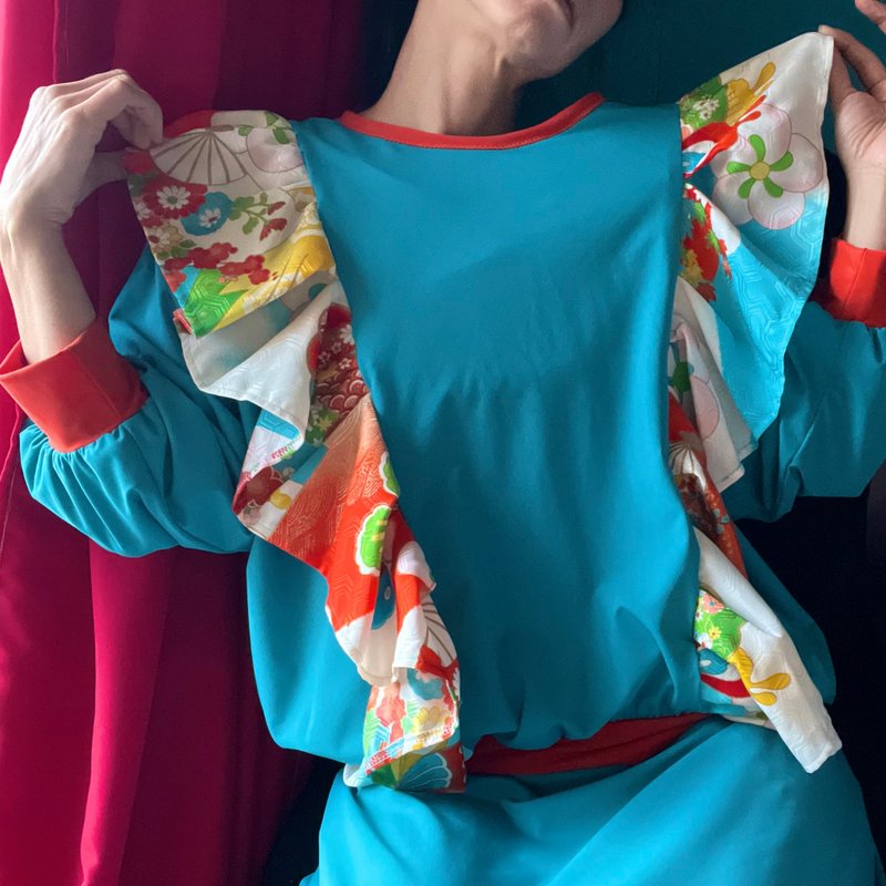 如金鱼般美丽 鲜艳又帅气 弹性十足的和风现代感上衣 - 女装上衣 - 尼龙 蓝色