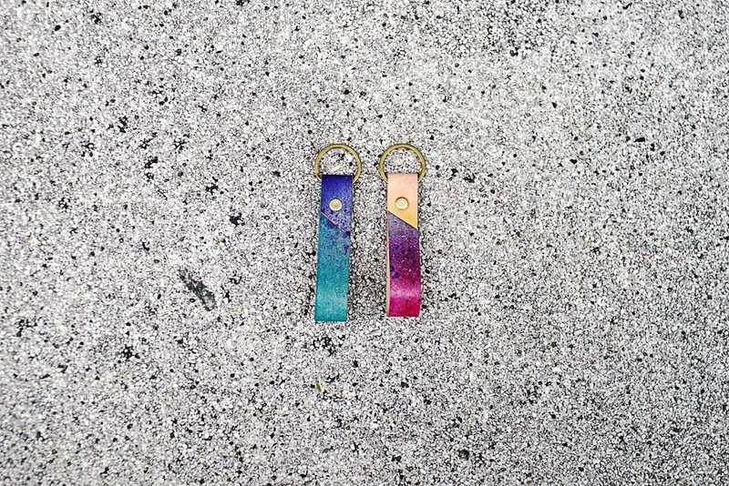 心中的小宇宙-星空染真皮钥匙圈(短版) - 钥匙链/钥匙包 - 真皮 紫色