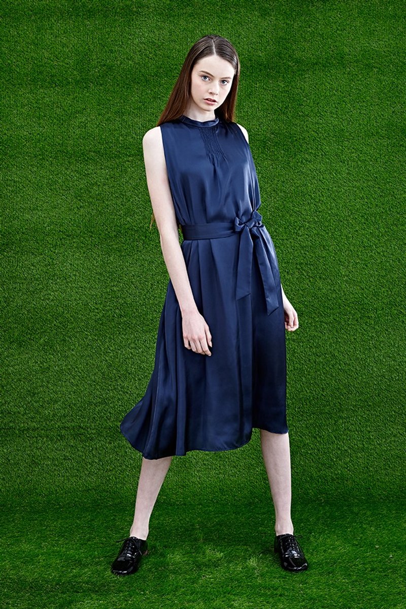 蓝色缎面绑带长洋装 - 洋装/连衣裙 - 其他材质 蓝色