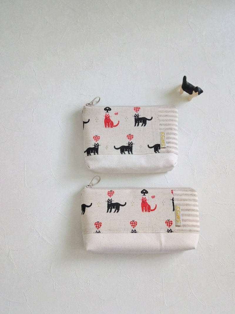 现货!【FZK/万用收纳包(小)】黑桃红心 猫戏团 日本帆布先染布 - 化妆包/杂物包 - 棉．麻 红色