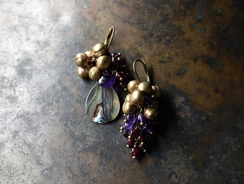 Avalon shell, garnet and bells, amethyst amethyst earrings - 耳环/耳夹 - 宝石 紫色