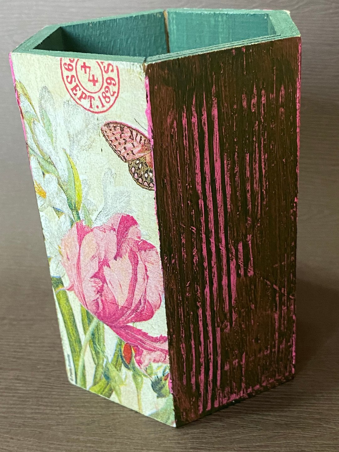 幸福好礼/蝶谷巴特木器-六角笔筒 - 笔筒/笔座 - 木头 多色