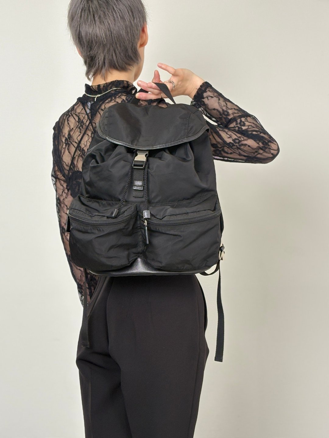 【日本直送 名牌中古包】PRADA 后背包 黑色 三角标志 前方扣饰 尼龙 双口袋 vintage ept4gf - 后背包/双肩包 - 尼龙 黑色