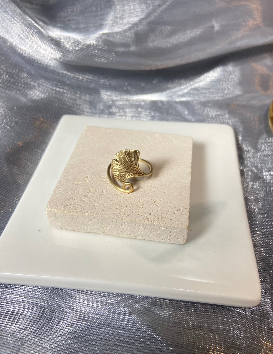 黄铜银杏叶戒指 - 戒指 - 其他金属 金色