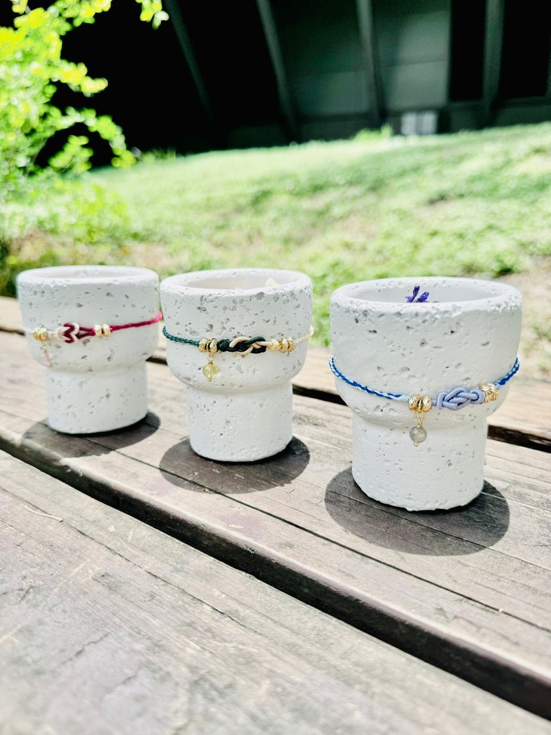 【Rose Tree】一杯好运。水晶绳结手链与魔法药草香氛蜡烛 - 蜡烛/烛台 - 蜡 金色