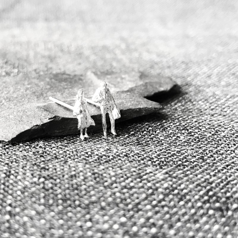 小人物耳环 耳针 纯银  Miniature earrings - 耳环/耳夹 - 其他金属 白色