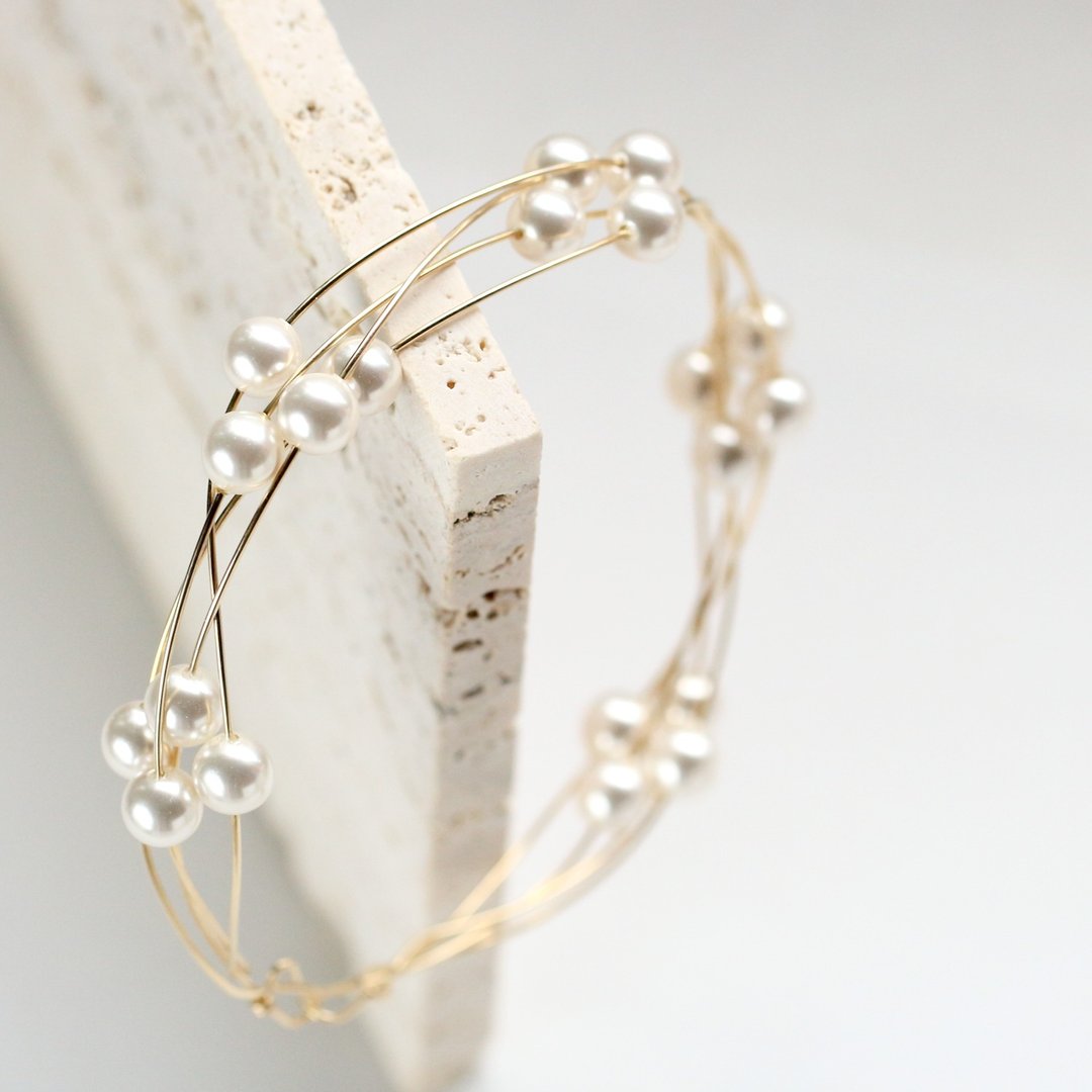 [Made-to-order] UTAKATA 14kgf Swarovski Pearl Bangle - 手链/手环 - 贵金属 白色