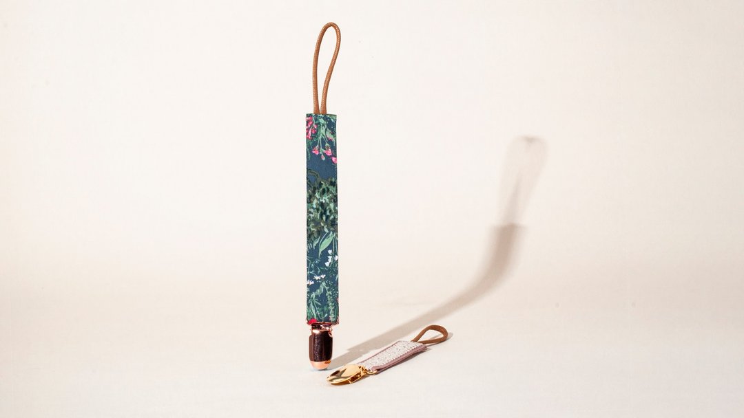 Handmade by Mina 爱丽丝梦游仙境奶嘴链 可指定定制化 - 奶瓶/奶嘴 - 棉 多色