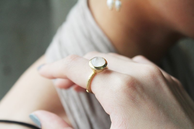 6月诞生石-Moonstone月光石银22k简约款戒指（可微调） - 戒指 - 宝石 白色