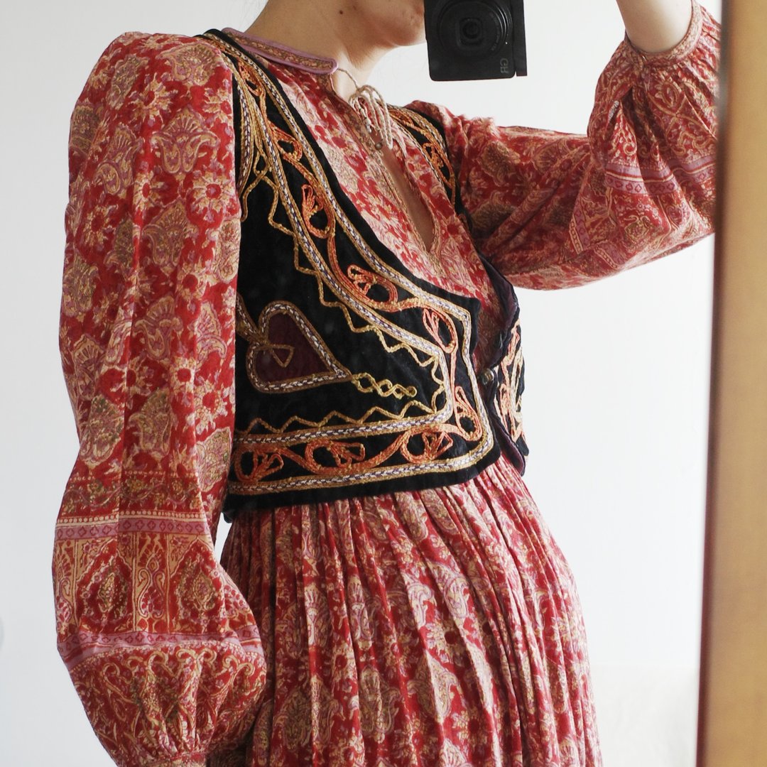 嬉皮逸品 Vintage Afghan waistcoat 阿富汗70s手工刺绣短版背 - 女装休闲/机能外套 - 棉 