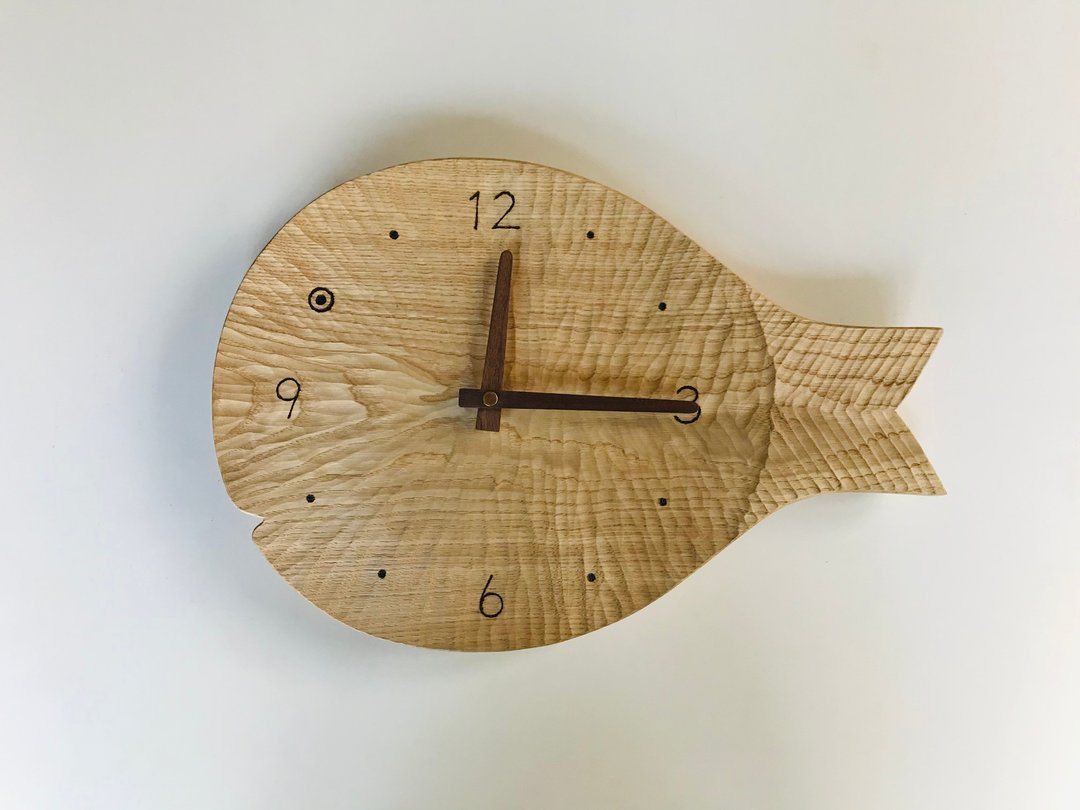 Product ordered from the Ms Wang Fish wall clock 40 cm wide - 时钟/闹钟 - 木头 咖啡色