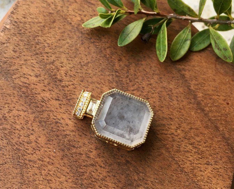 18K金真钻高冰乌鸡翡翠香水瓶坠子 / 缅料 - 项链 - 宝石 银色