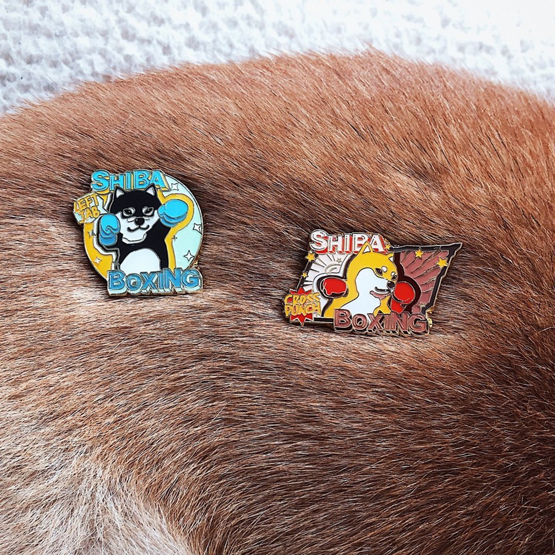 仓屋新品 阿柴小拳馆/拳击系列 柴犬 冰箱贴/匙圈吊饰徽章 - 胸针 - 其他金属 