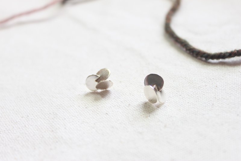 【立体几何圆】纯银耳针 设计师手作商品 - 耳环/耳夹 - 纯银 银色