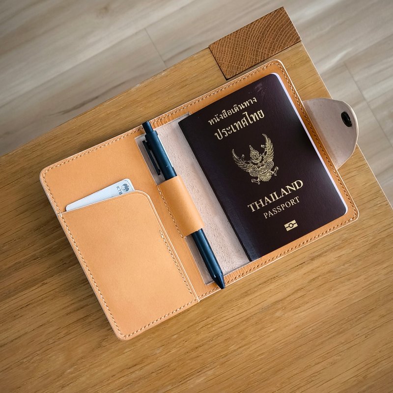 附卡片和笔隔层的护照夹 - 护照夹/护照套 - 真皮 金色