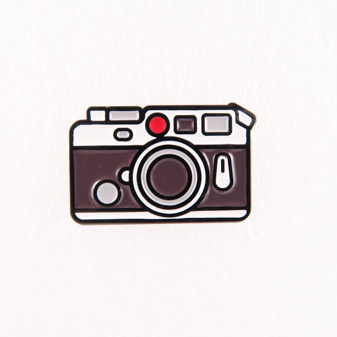 【刺别针】LM TYPE RETRO CAMERA徕风复古相机 台湾设计 - 徽章/别针 - 铜/黄铜 灰色
