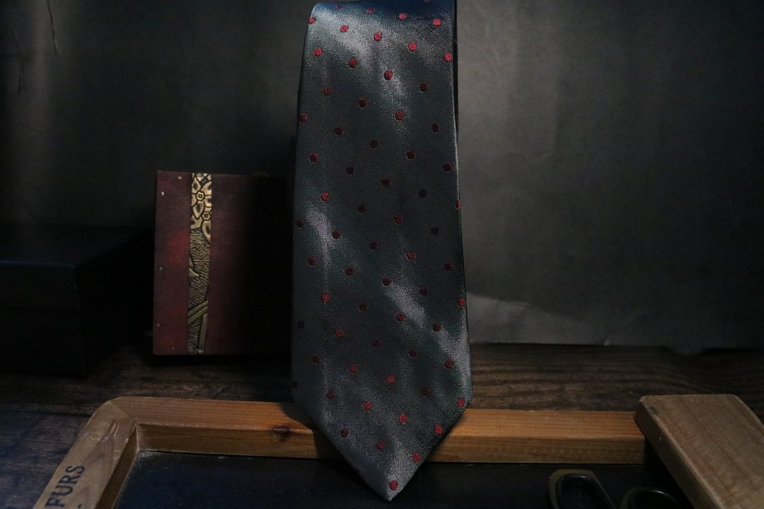 深灰色波點領帶商務男精英necktie - 领带/领带夹 - 丝．绢 多色