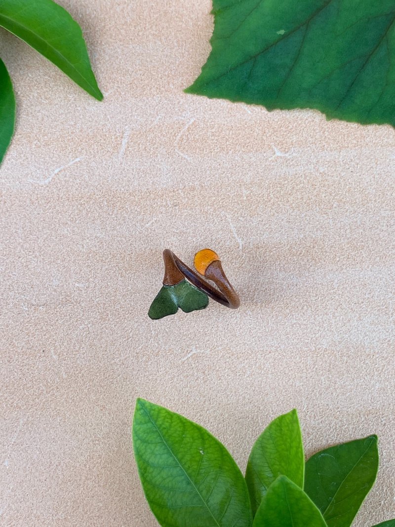 银杏戒指 (独一无二、手工制作、编织、皮革、戒指、2024) - 戒指 - 真皮 多色