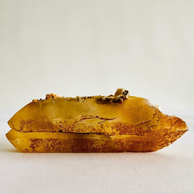黄金喜马拉雅山水晶12 原矿矿标 风水磁场 高能量水晶柱 黄皮水晶 - 摆饰 - 其他材质 黄色
