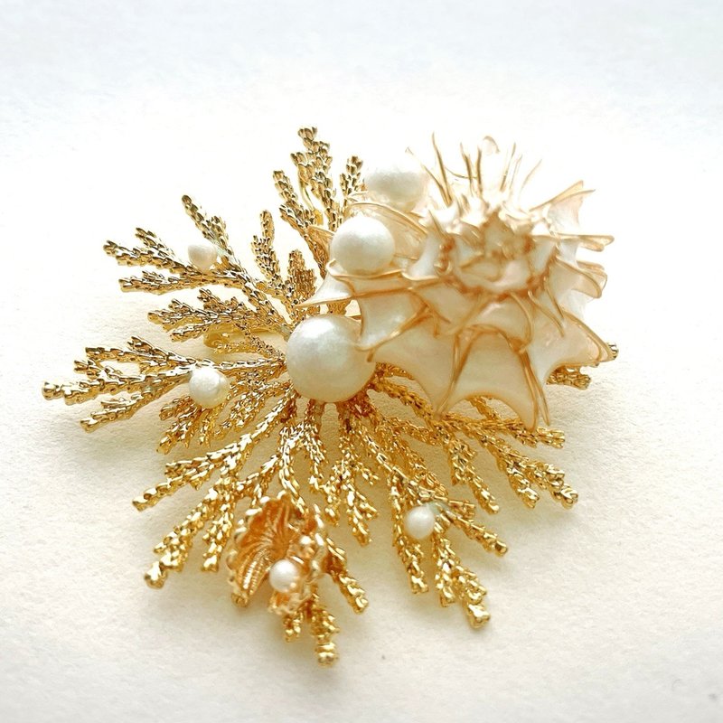 Luce Bloom 星灿海洋水晶花珍珠胸针 / 吊坠两用设计 - 胸针 - 其他金属 金色