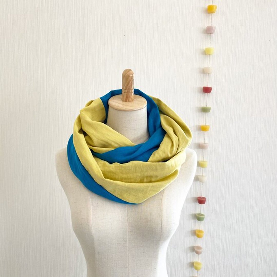 Made in Japan High quality double gauze fluffy dream feeling snood bicolor long type lemon yellow turquoise blue - 围巾/披肩 - 棉 多色