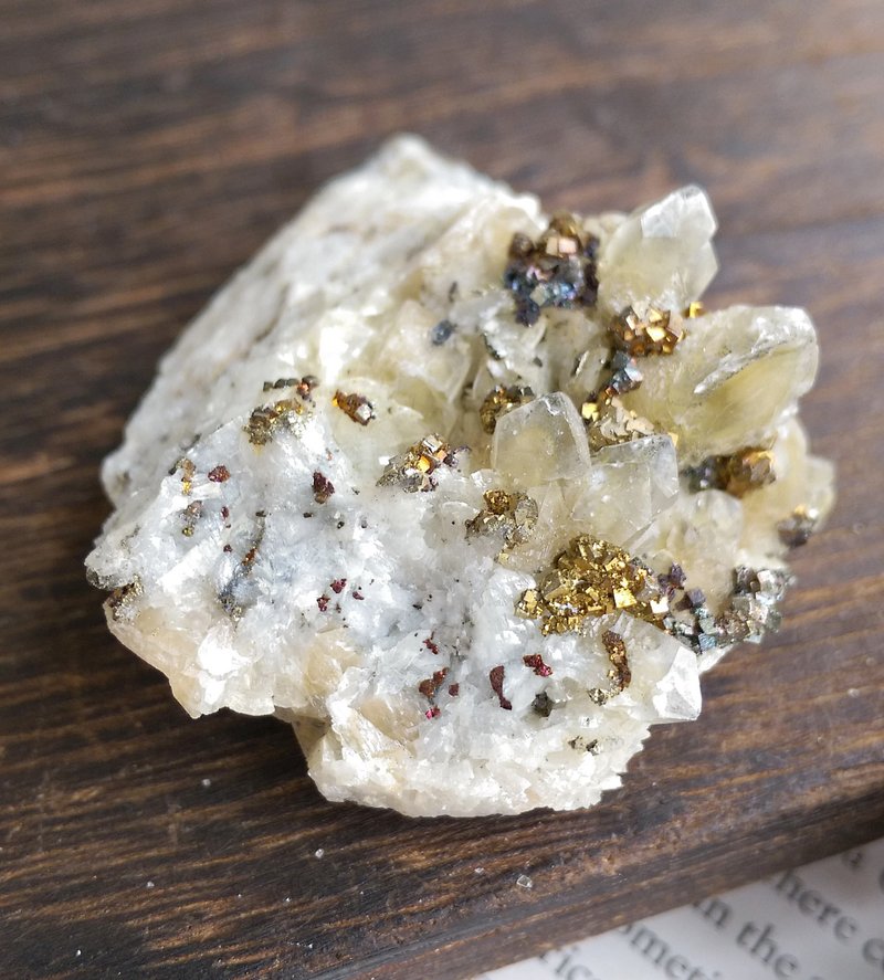 Quartz with Chalcopyrite 江西 水晶 黄铜矿共生 天然矿石 原矿 - 摆饰 - 其他材质 
