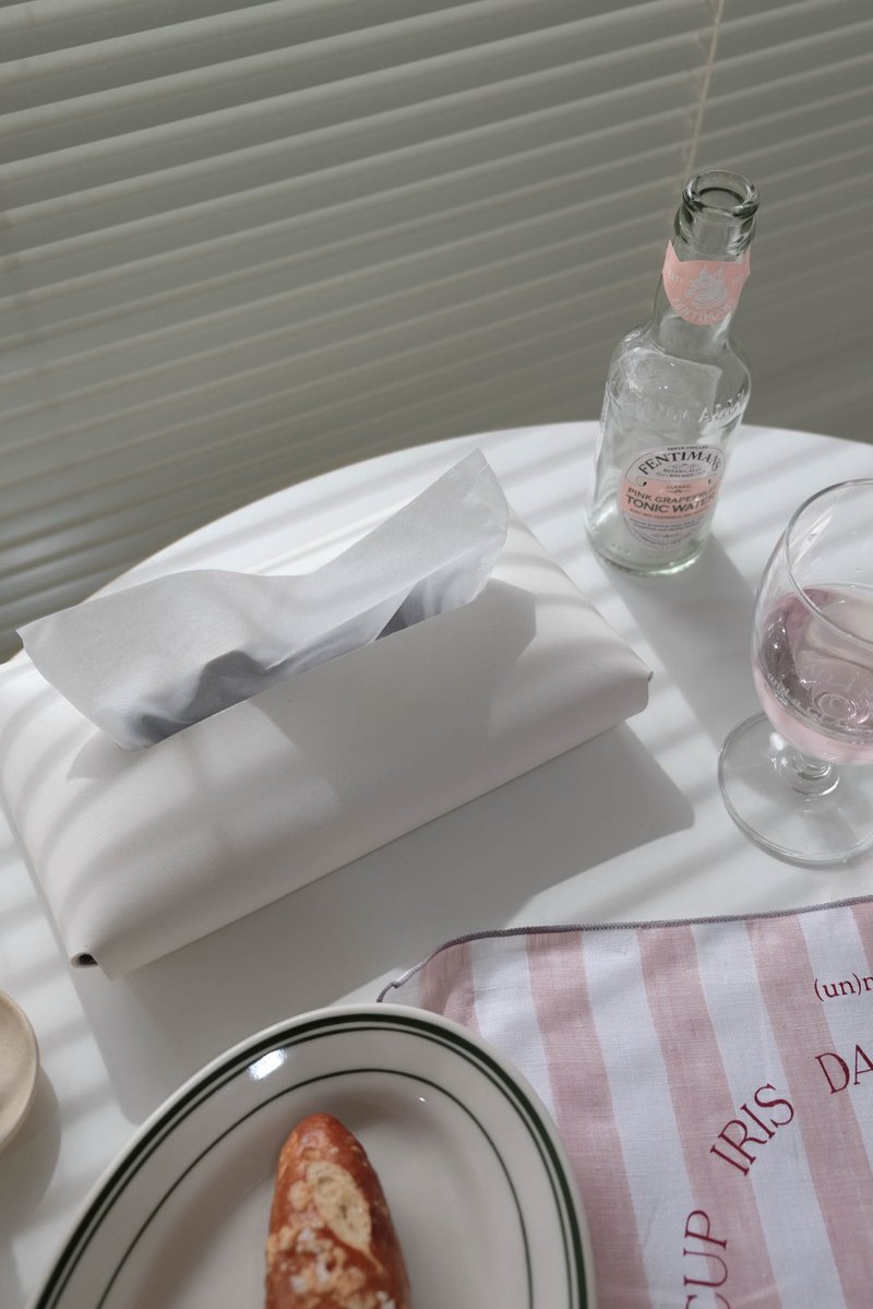 PU Leather tissue cover case (White) - 纸巾盒 - 人造皮革 