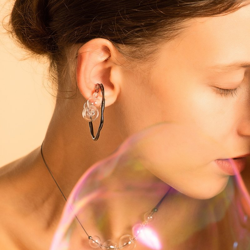 Bubble Nebula - 气泡星云系列 泡泡大耳夹-厚镀黑金 - 耳环/耳夹 - 铜/黄铜 黑色