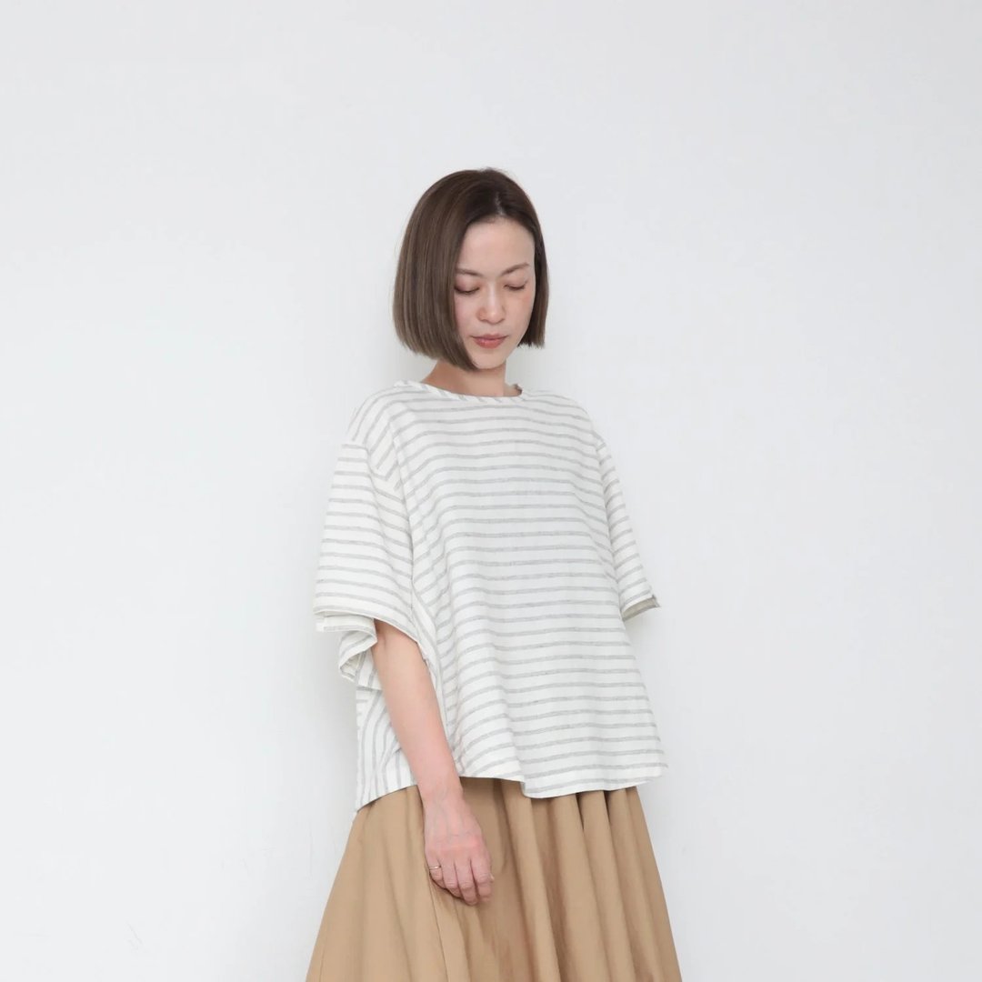 OMAKE.jp 下摆圆弧条纹上衣TeeTtops 白 - 女装 T 恤 - 棉．麻 白色