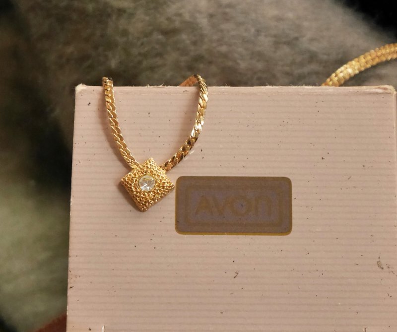 老又好古董珠宝Vintage金色菱形莱茵石项链 1987 Avon N817 - 项链 - 其他金属 金色