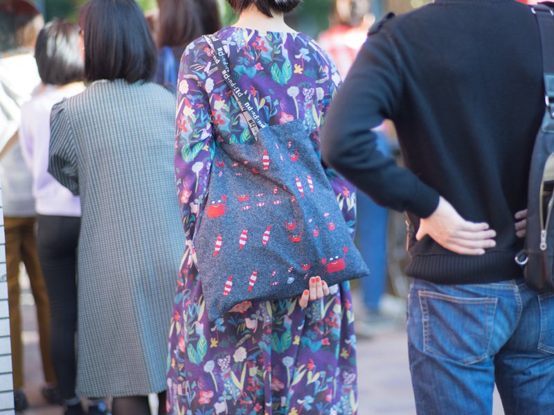 Embroidered tote bag shrimp crab - 手提包/手提袋 - 羊毛 红色