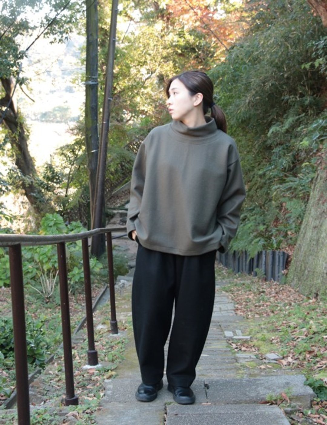 压克力羊毛高领套头衫 (卡其色) - 女装上衣 - 棉 