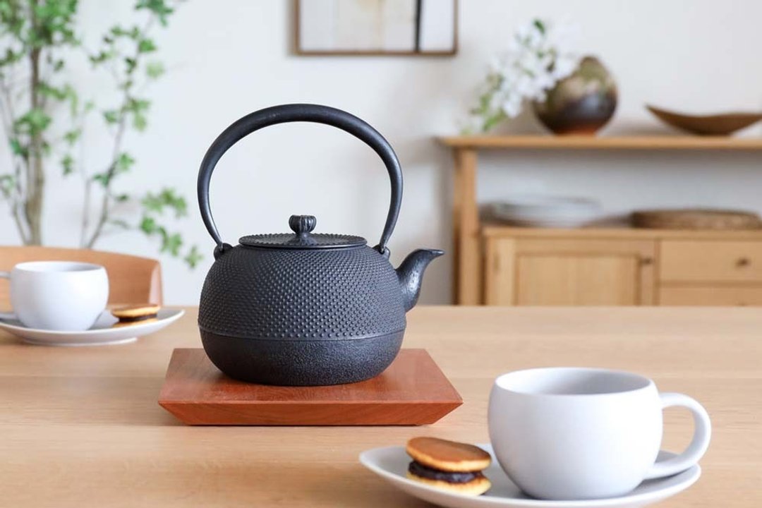 南部铁器 薰山工房 南部铁壶 珠玉型 霰 传统工艺品 金属 热水壶 - 茶具/茶杯 - 其他金属 黑色