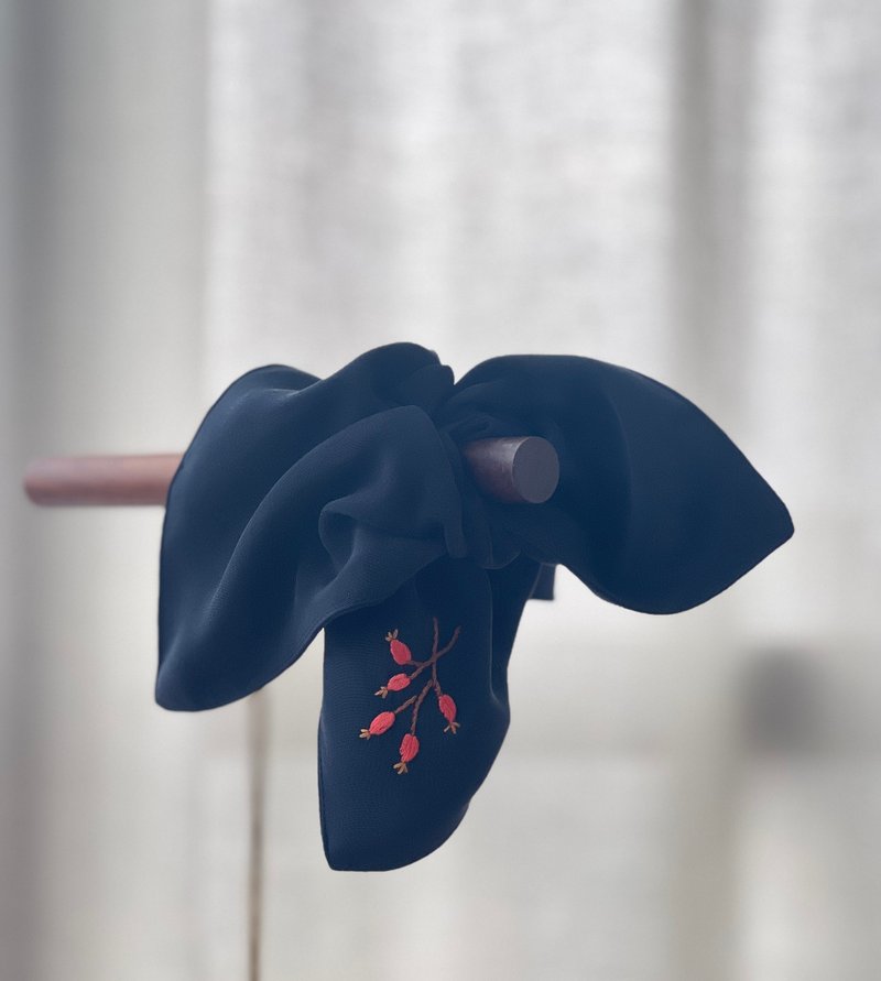 手工刺绣桑蚕丝发圈方形发圈真丝发圈 - 发饰 - 丝．绢 黑色