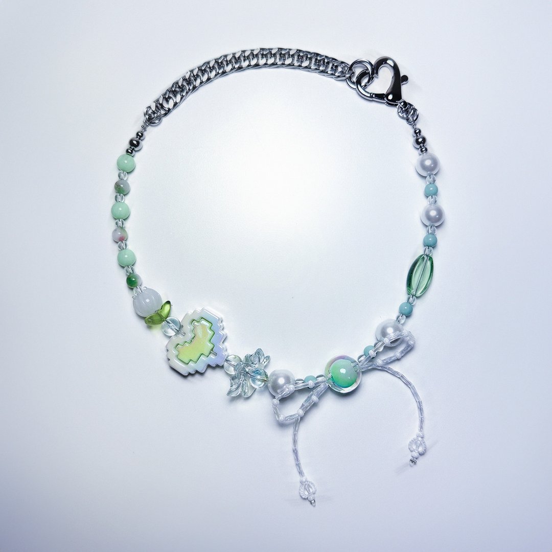 幻彩像素心蝴蝶结项链 Ribbon & Pixelated Heart Necklace - 项链 - 其他材质 绿色
