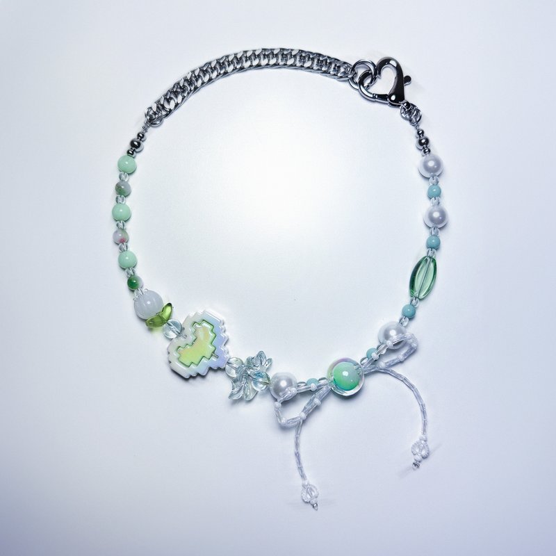 幻彩像素心蝴蝶结项链 Ribbon & Pixelated Heart Necklace - 项链 - 其他材质 绿色