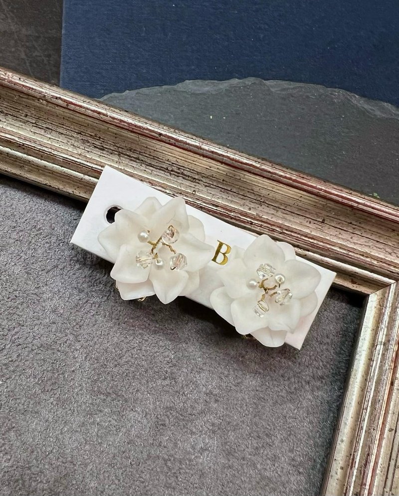 冒牌老板娘 king_boss陶瓷白色花朵耳环组D - 耳环/耳夹 - 陶 白色