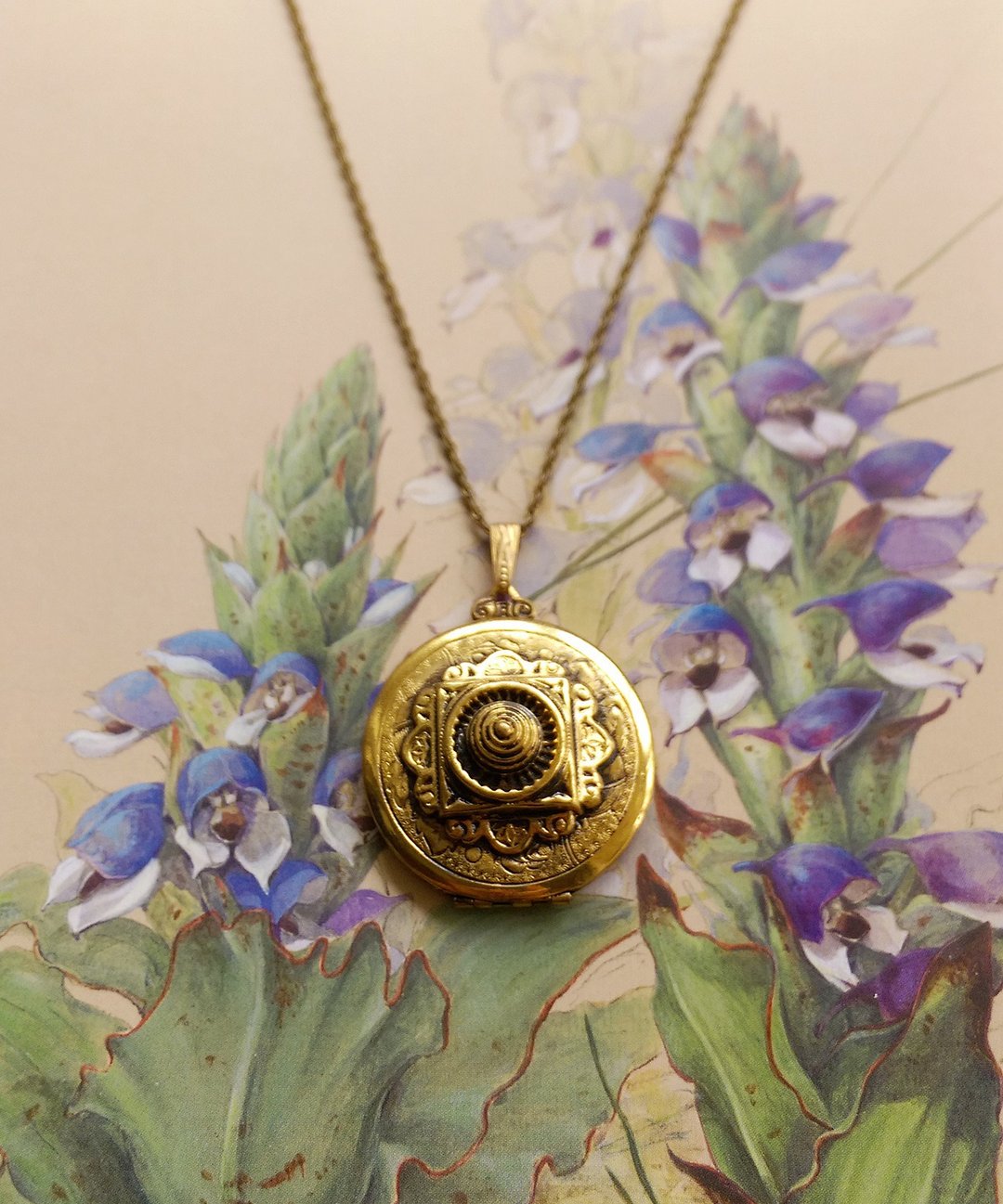 西洋古董饰品。Locket   双面立体雕纹 相片坠 项链 - 项链 - 其他金属 金色