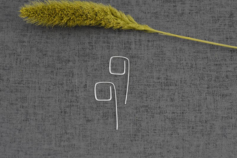 方形 回纹针式耳环 (925纯银 女款 几何 简约 手工银饰) - 耳环/耳夹 - 纯银 银色