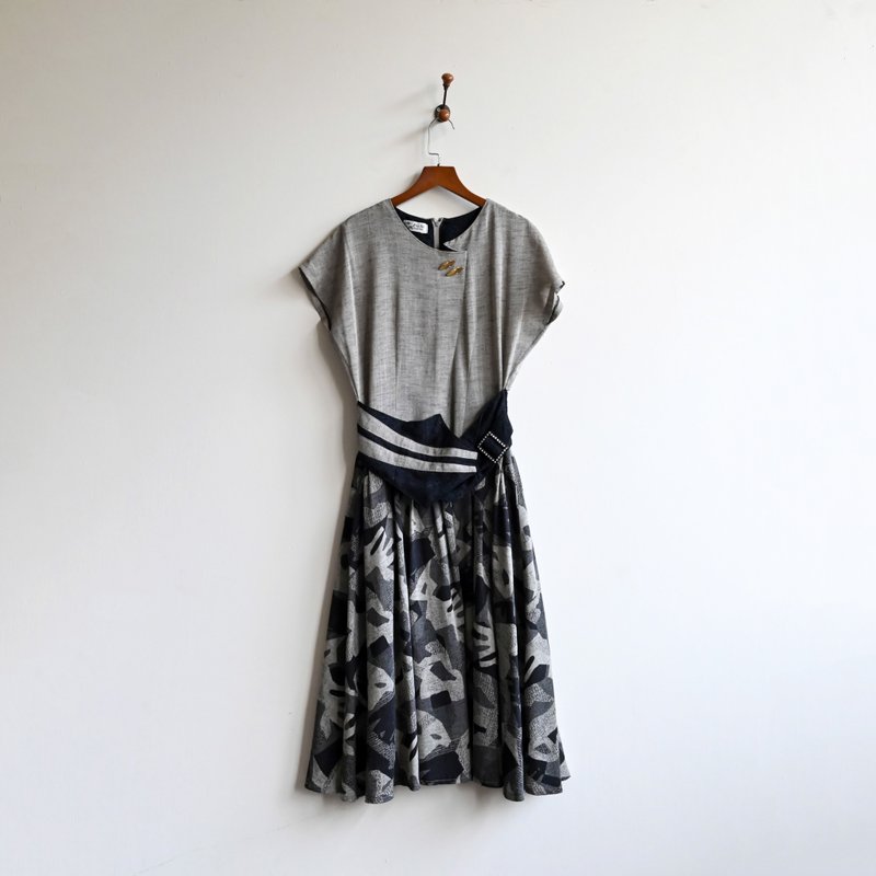 【蛋植物古着】陨石痕迹印花短袖古着洋装 - 洋装/连衣裙 - 其他人造纤维 