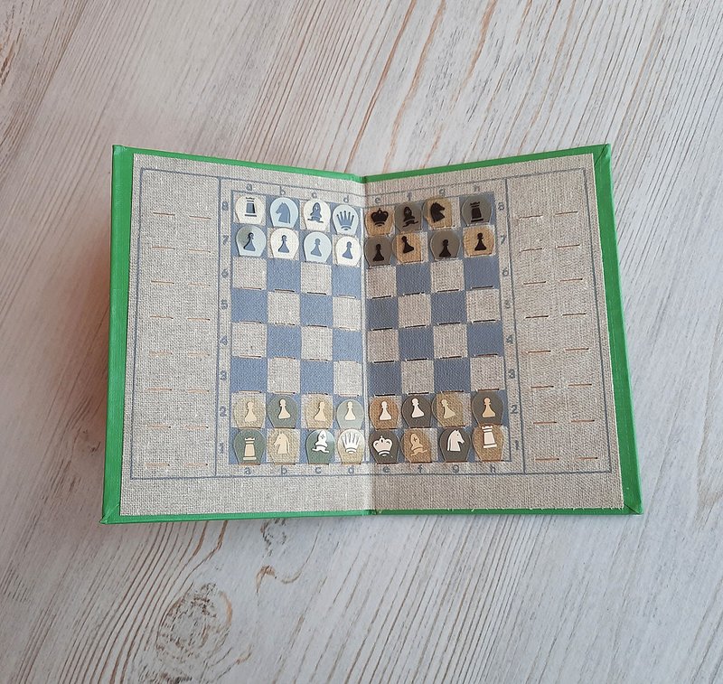 Kishinev vintage Soviet travel pocket chess green booklet - 桌游/玩具 - 其他材质 绿色