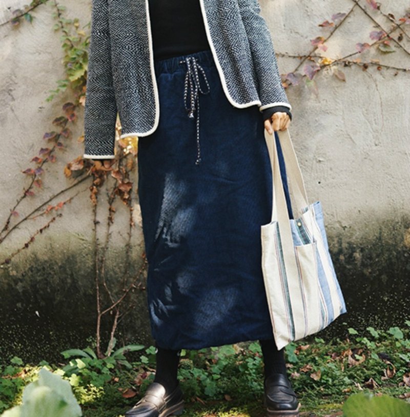 靛藍色 天然植物藍染藍靛植物染 粗燈芯絨面料加厚開叉半身棉裙子 - 裙子 - 棉．麻 蓝色