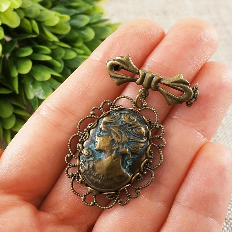 Lady Girl Cameo Victorian Epoch Vintage Bronze Bow Brooch Pin Woman Jewelry Gift - 胸针 - 其他材质 卡其色